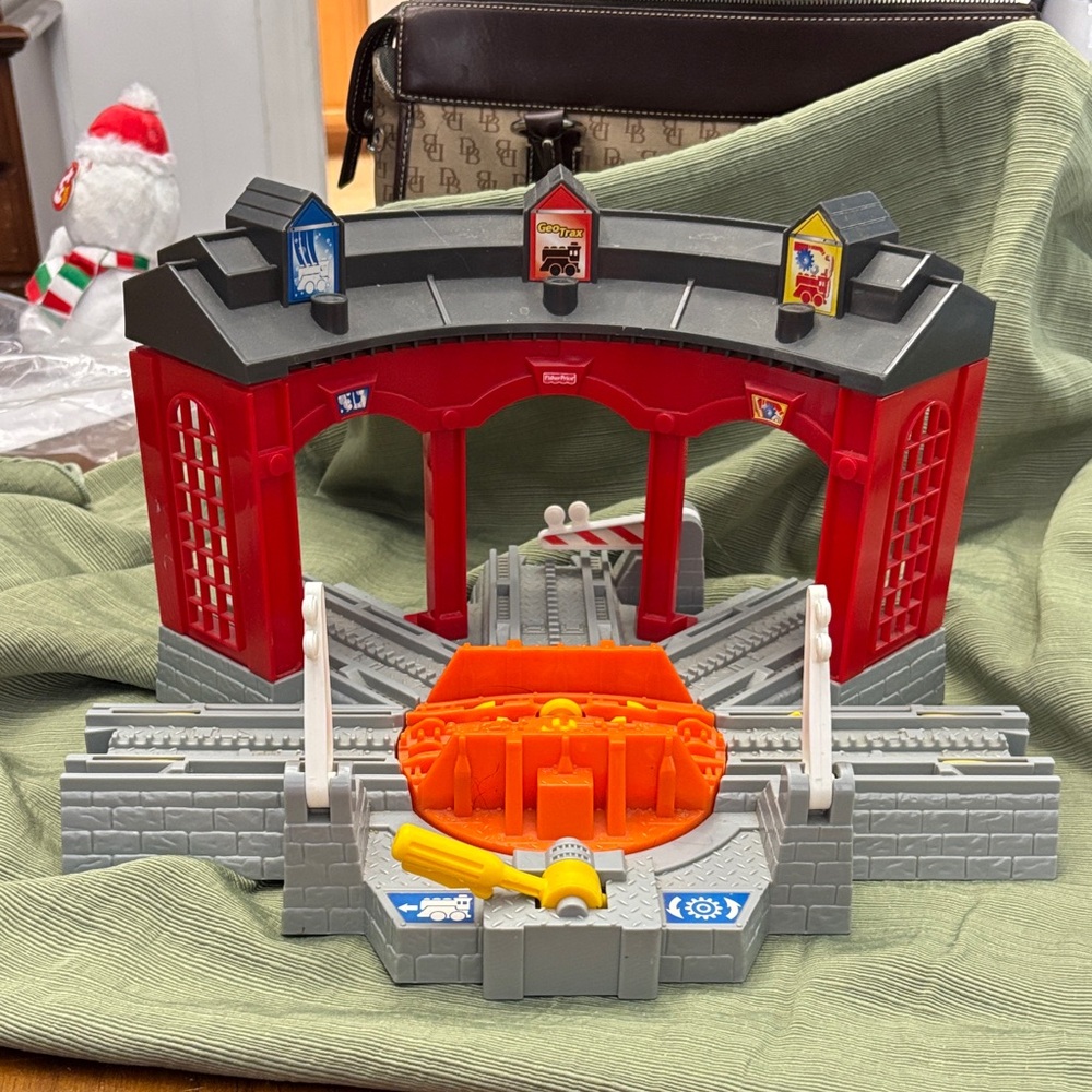 GeoTrax Workin Roundhouse train maintenance station